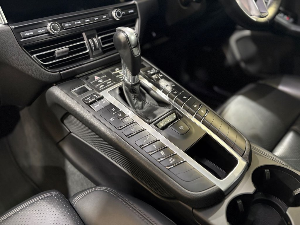 Used Porsche Macan 2020 for sale - 77359853: Photo 39