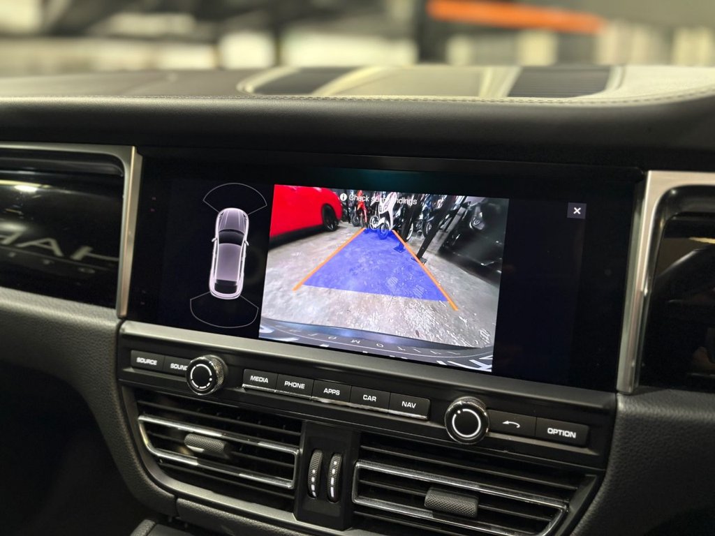 Used Porsche Macan 2020 for sale - 77359853: Photo 46