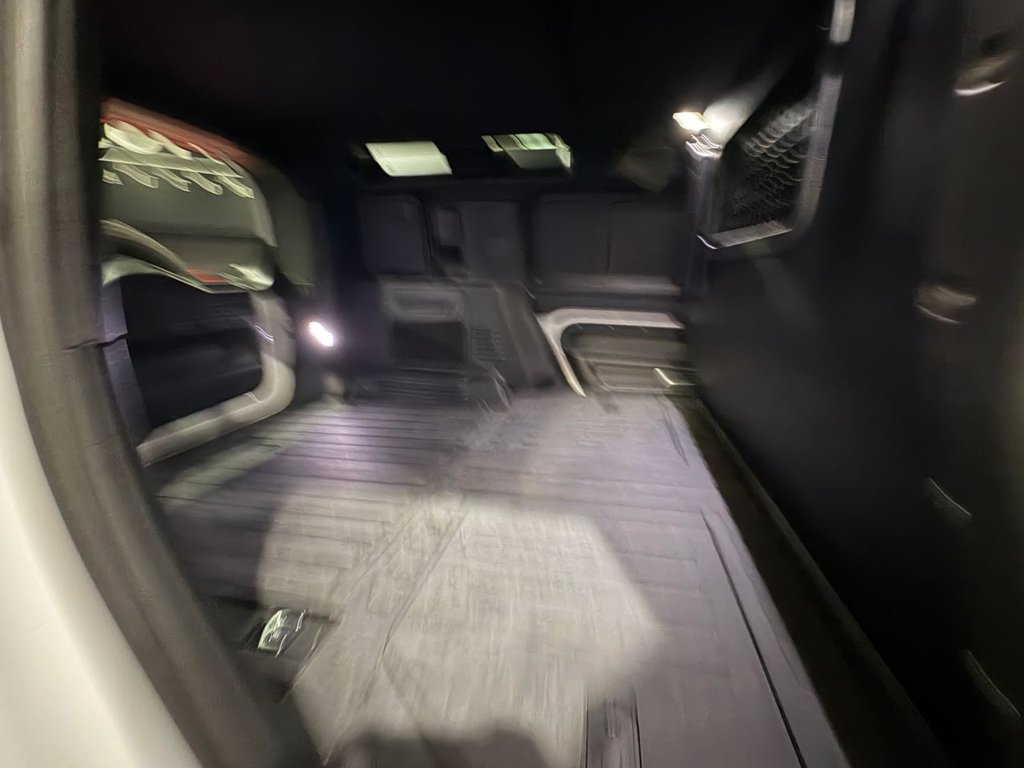 Used Land Rover Defender 2023 for sale - 77355936: Photo 31