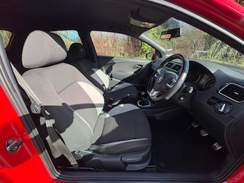 Used Volkswagen Polo 2013 for sale - 77700918: Photo