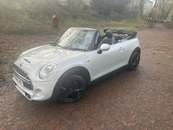 Used MINI Convertible 2016 for sale - 76931121: Photo