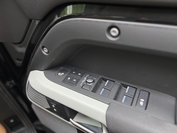 Used Land Rover Defender 2022 for sale - 75262318: Photo 24