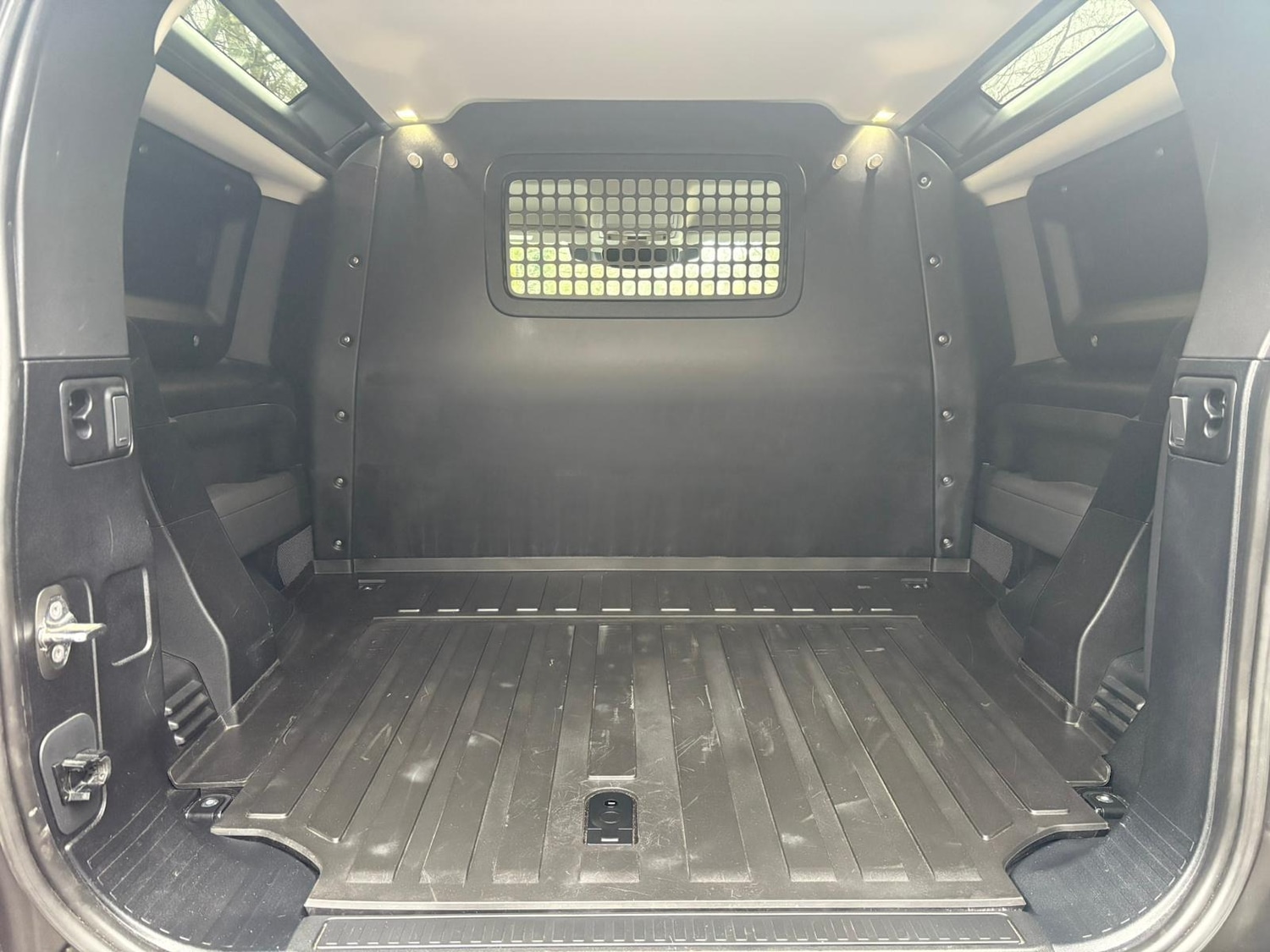 Used Land Rover Defender 2022 for sale - 77011696: Photo 15