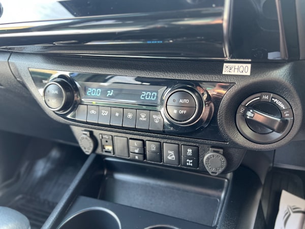 Used Toyota Hilux 2023 for sale - 74353356: Photo 21