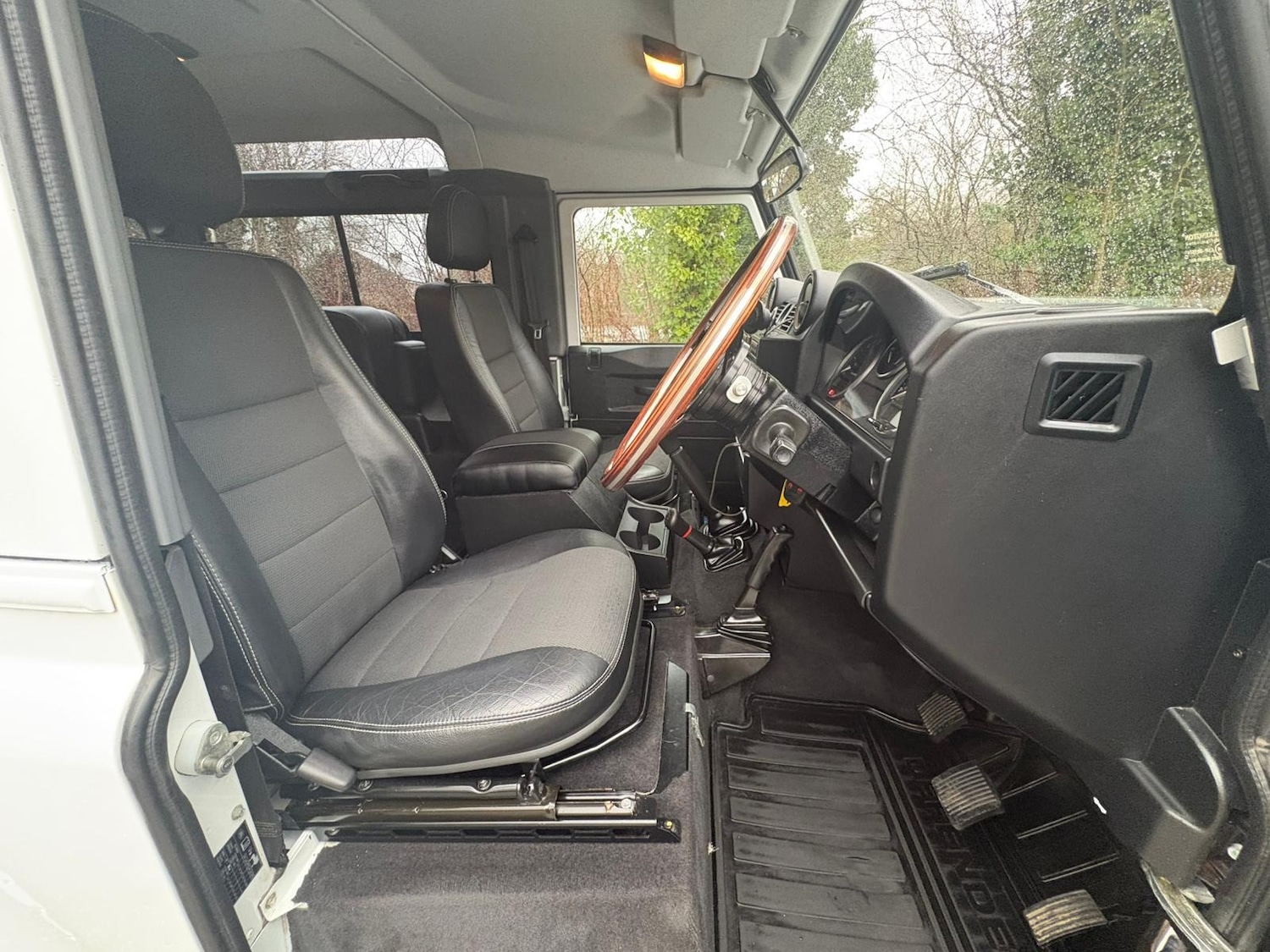 Used Land Rover Defender 2012 for sale - 77615912: Photo 3