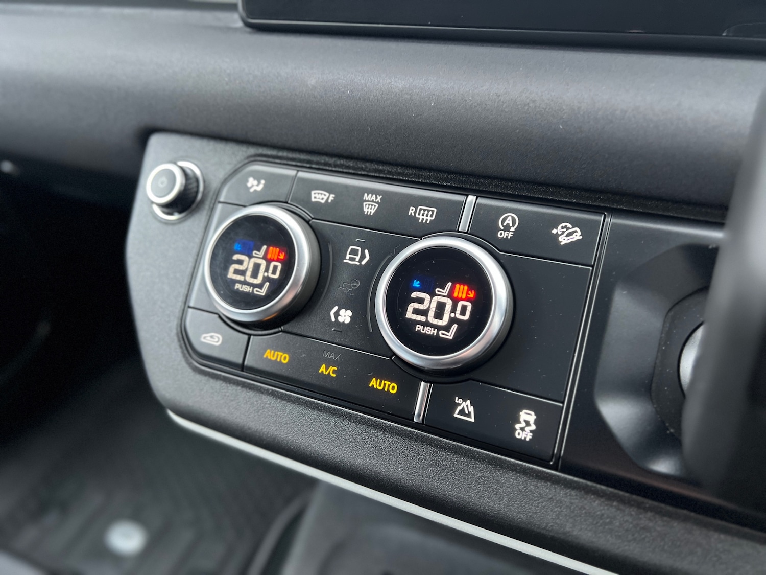 Used Land Rover Defender 2021 for sale - 77167696: Photo 15