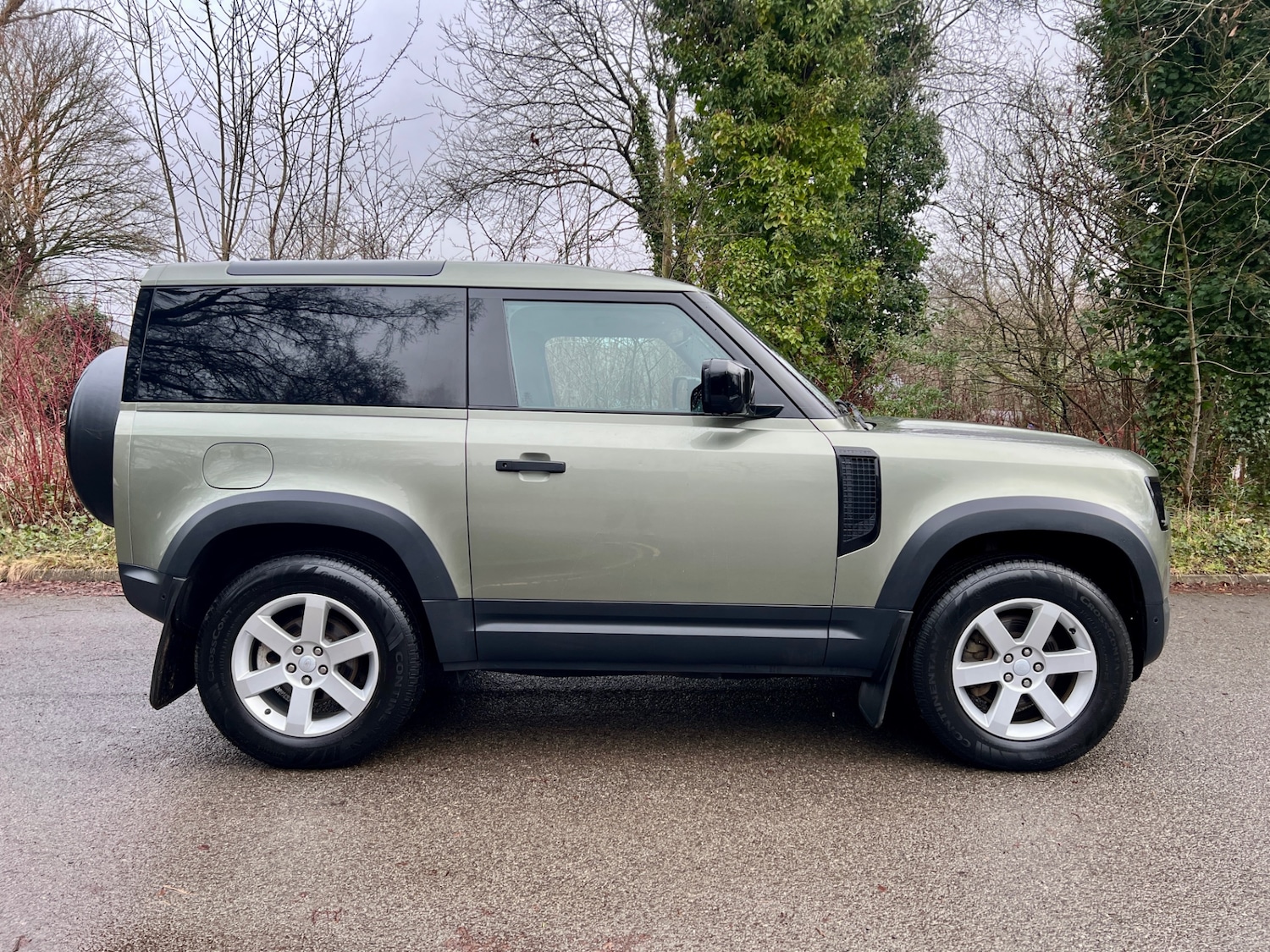 Used Land Rover Defender 2021 for sale - 77167696: Photo 2