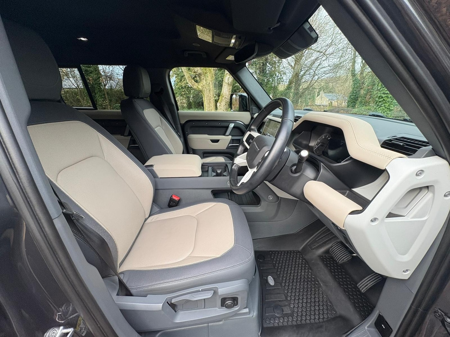 Used Land Rover Defender 2022 for sale - 76722385: Photo 4