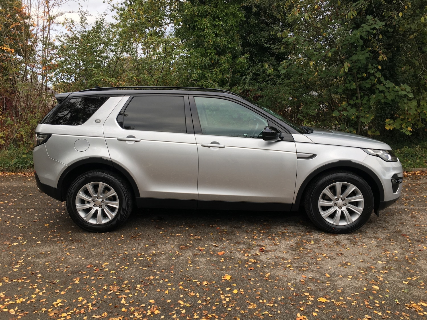 Used Land Rover Discovery Sport 2015 for sale - 76374421: Photo 2