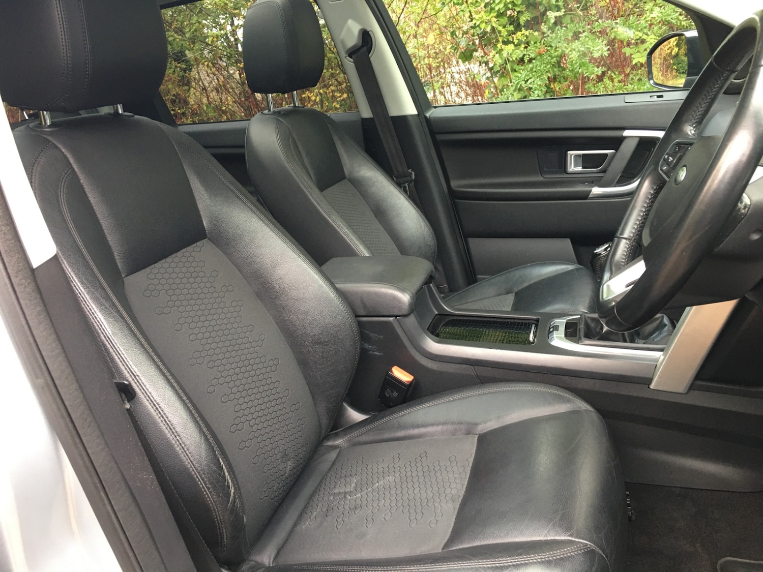Used Land Rover Discovery Sport 2015 for sale - 76374421: Photo 4