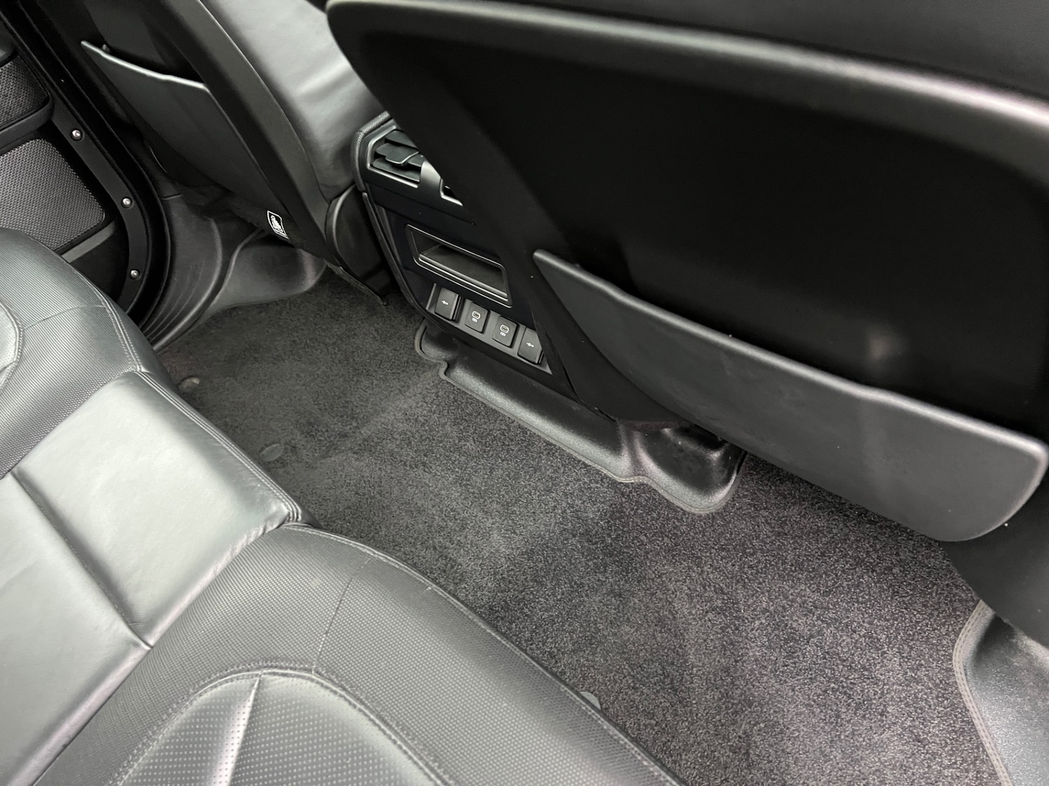 Used Land Rover Defender 2021 for sale - 77628719: Photo 14