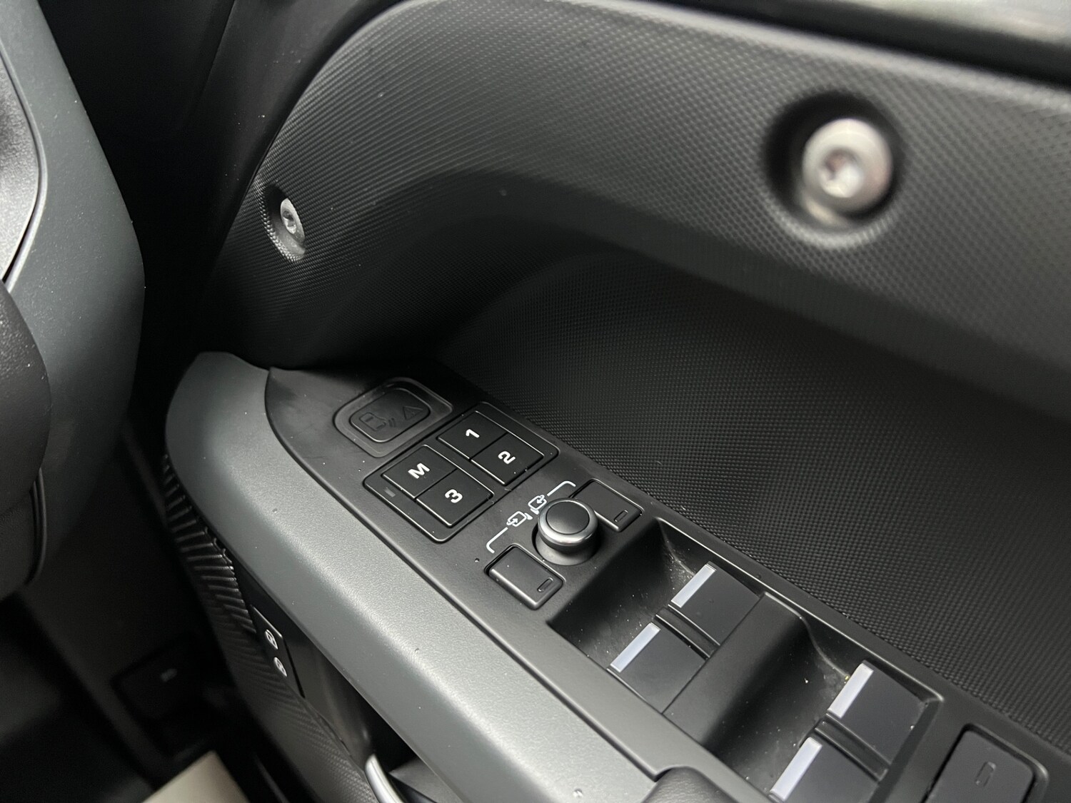 Used Land Rover Defender 2021 for sale - 77628719: Photo 24