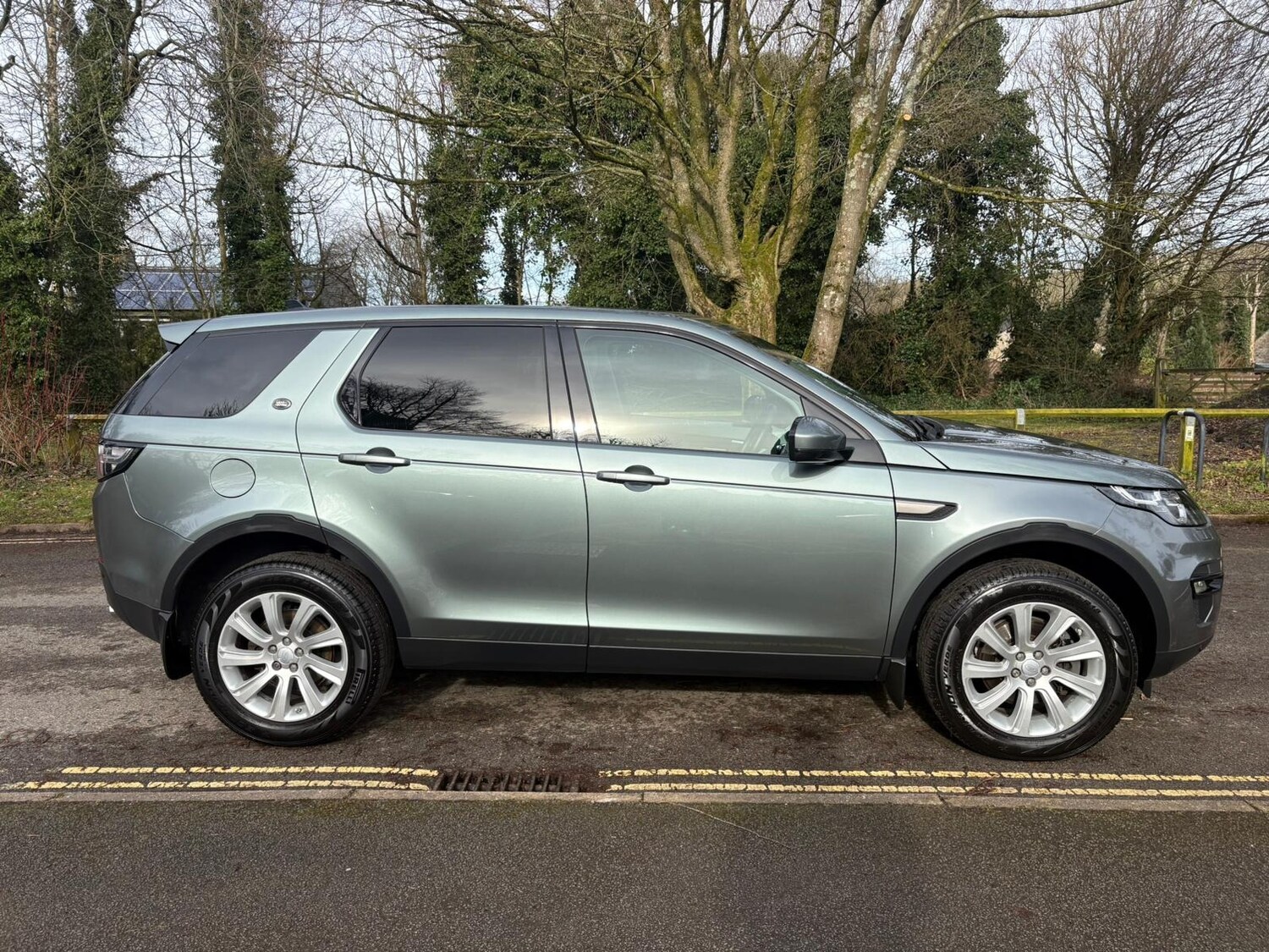 Used Land Rover Discovery Sport 2016 for sale - 77555457: Photo 2
