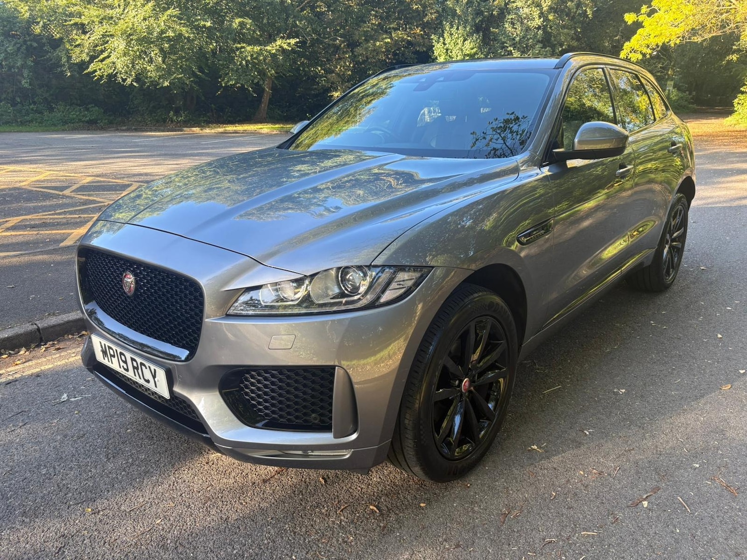 Used Jaguar F-Pace 2019 for sale - 76026948: Photo 2