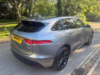 Used Jaguar F-Pace 2019 for sale - 76026948: Photo
