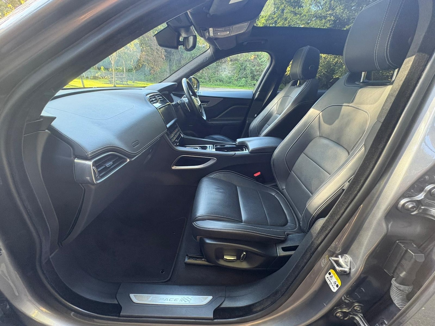 Used Jaguar F-Pace 2019 for sale - 76026948: Photo 5