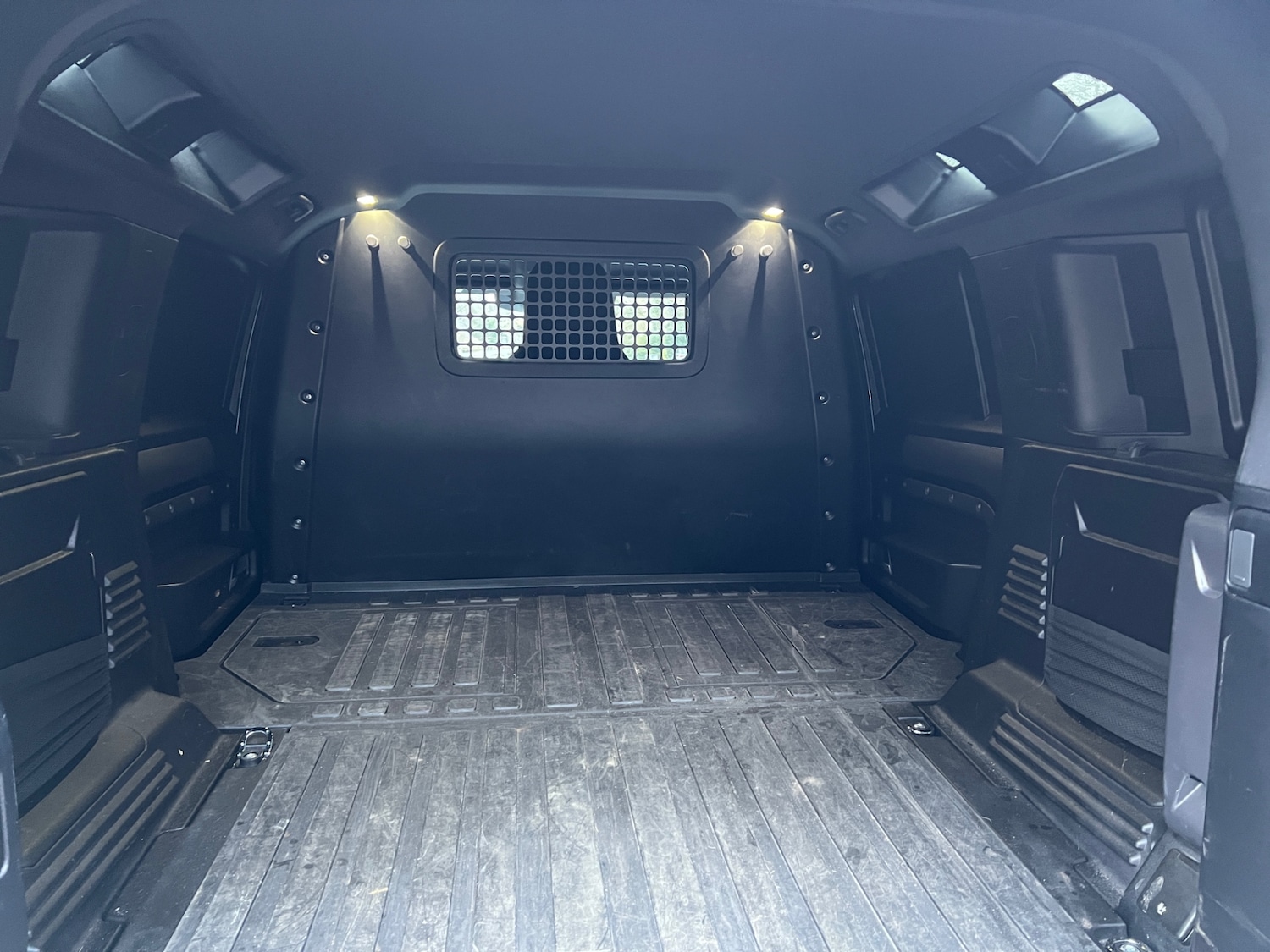 Used Land Rover Defender 2022 for sale - 77474782: Photo 8