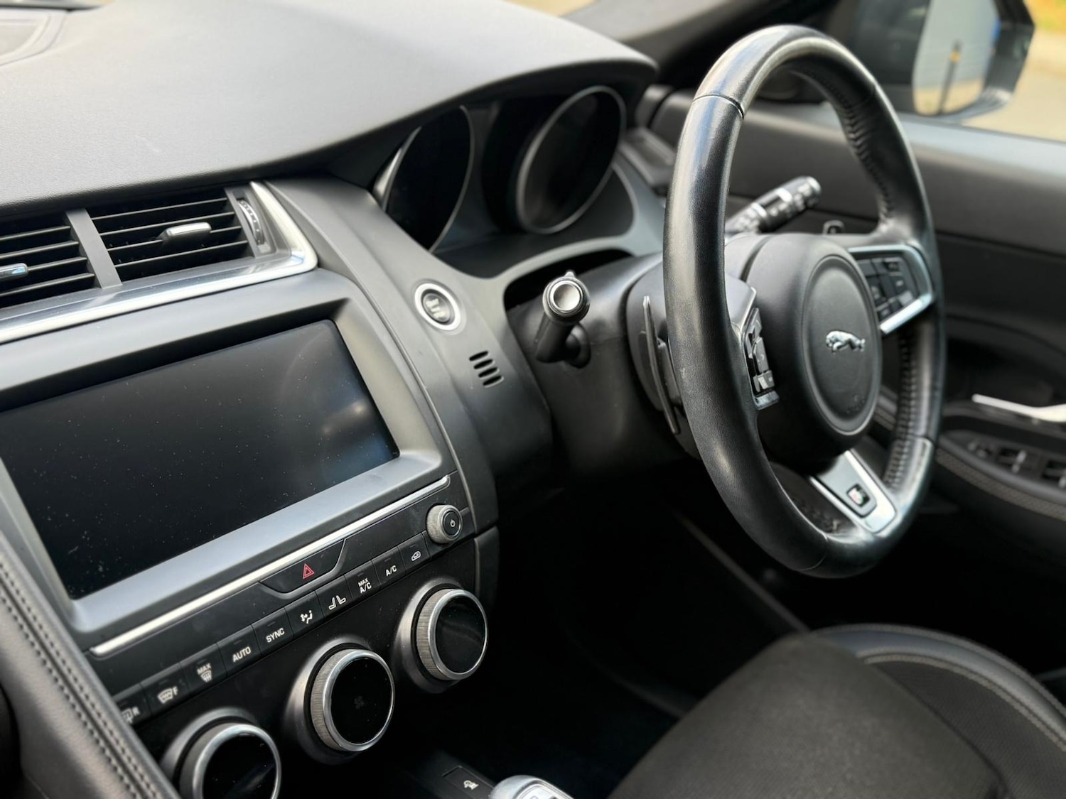 Used Jaguar E-Pace 2018 for sale - 76404421: Photo 17