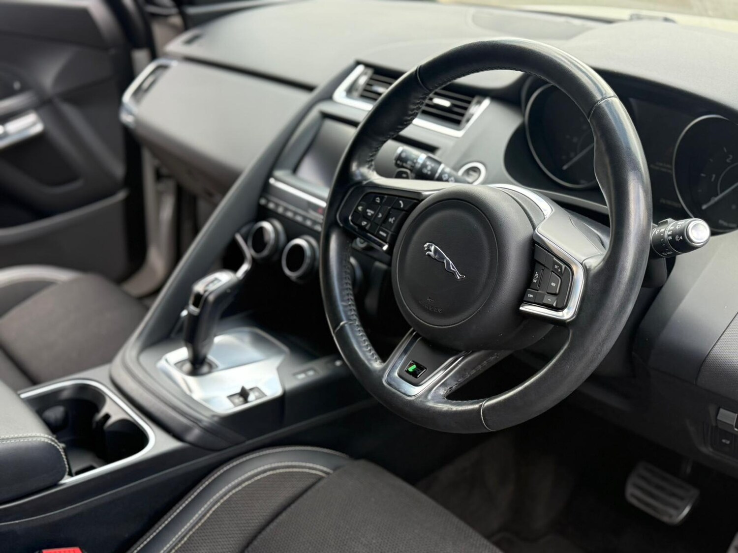 Used Jaguar E-Pace 2018 for sale - 76404421: Photo 18