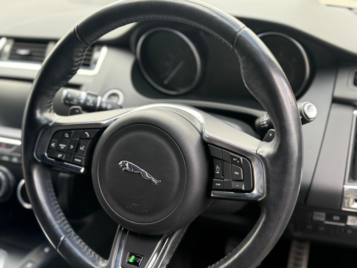 Used Jaguar E-Pace 2018 for sale - 76404421: Photo 21