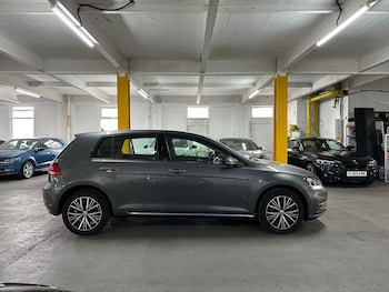 Used Volkswagen Golf 2018 for sale - 75700124: Photo