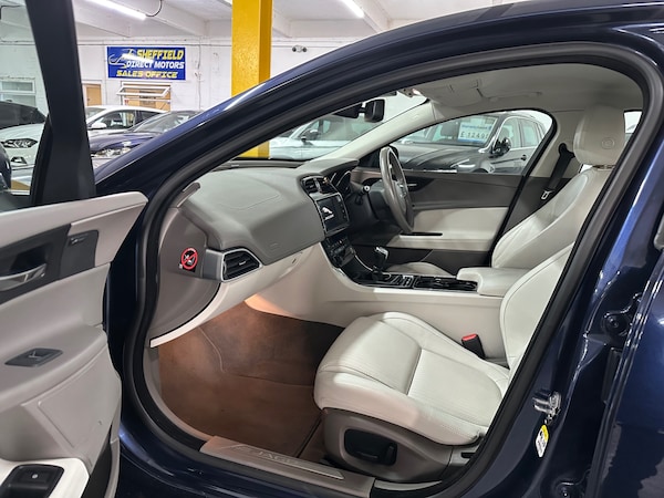 Used Jaguar XE 2016 for sale - 75520380: Photo 15