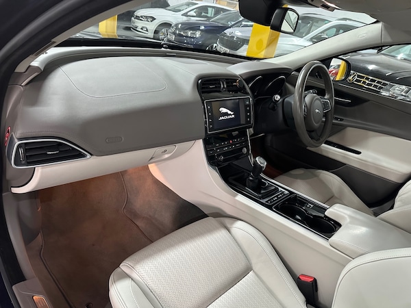 Used Jaguar XE 2016 for sale - 75520380: Photo 16