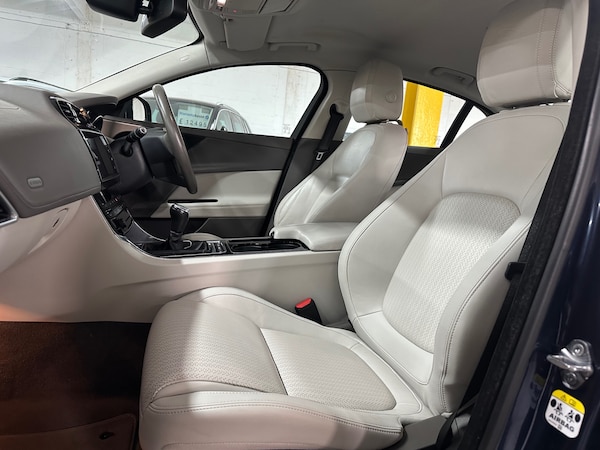 Used Jaguar XE 2016 for sale - 75520380: Photo 17