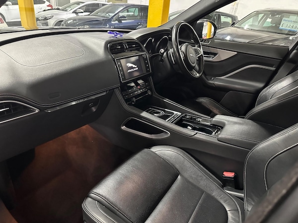 Used Jaguar F-Pace 2017 for sale - 76020368: Photo 16