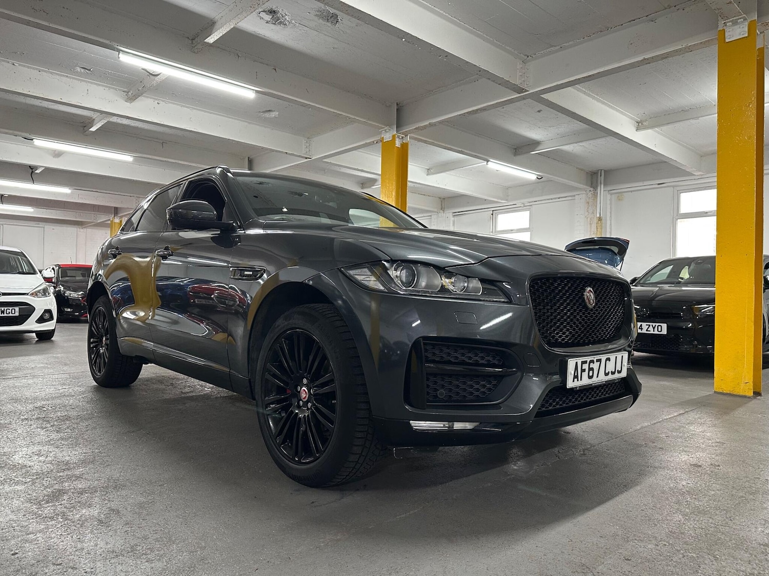 Used Jaguar F-Pace 2017 for sale - 76020368: Photo 2