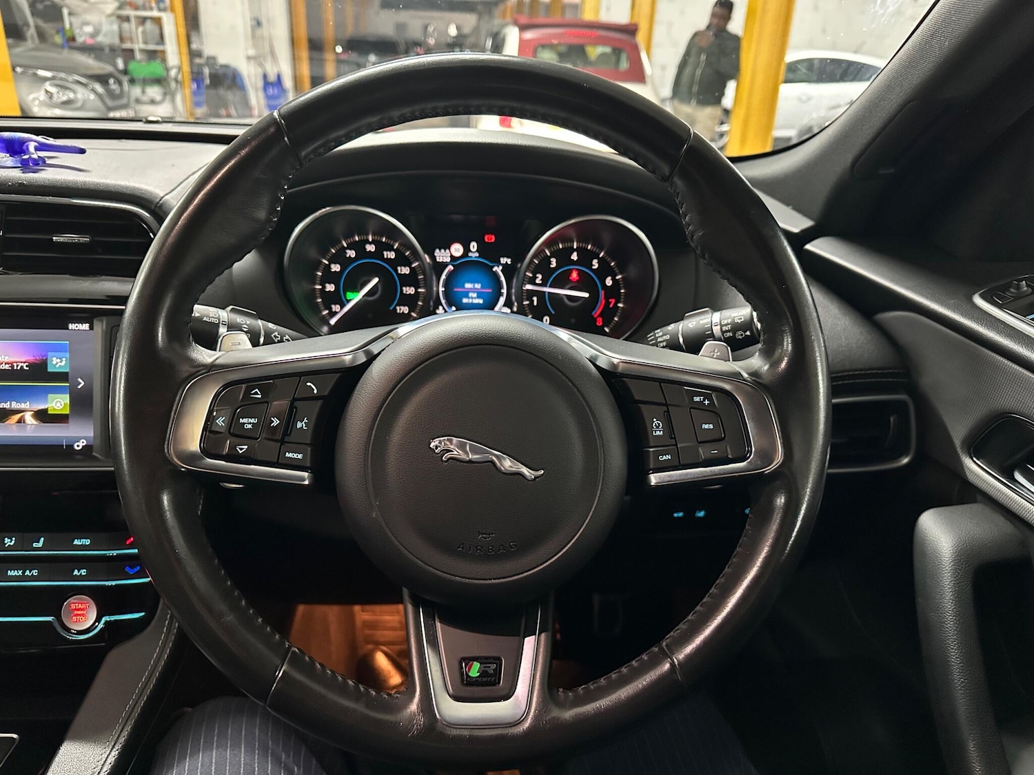 Used Jaguar F-Pace 2017 for sale - 76020368: Photo 20