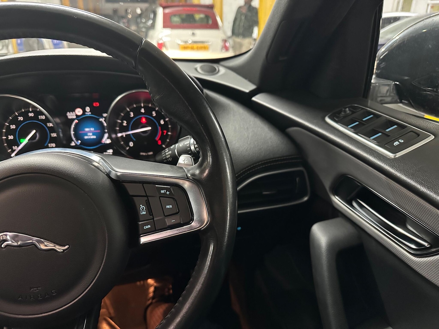 Used Jaguar F-Pace 2017 for sale - 76020368: Photo 24