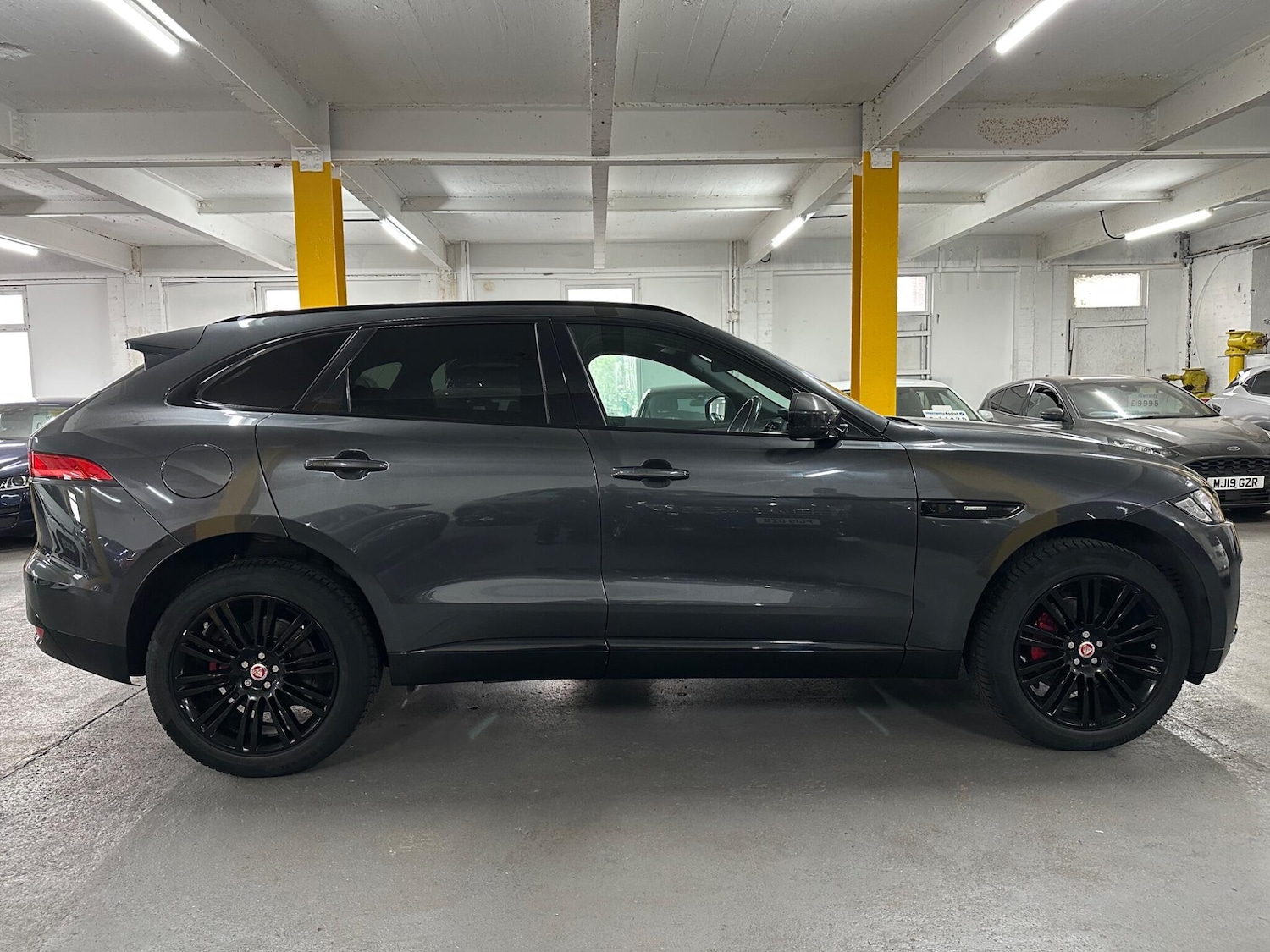 Used Jaguar F-Pace 2017 for sale - 76020368: Photo 3