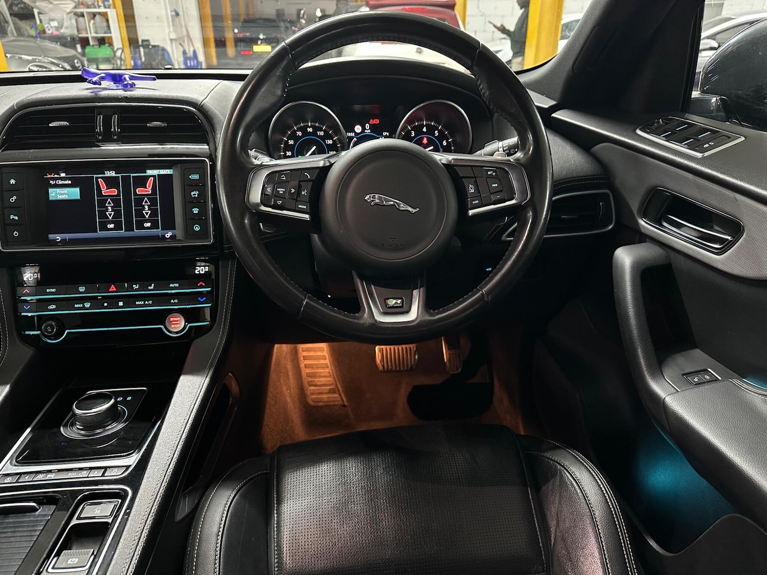 Used Jaguar F-Pace 2017 for sale - 76020368: Photo 31