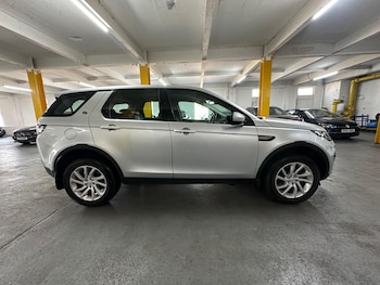 Used Land Rover Discovery Sport 2016 for sale - 79025912: Photo