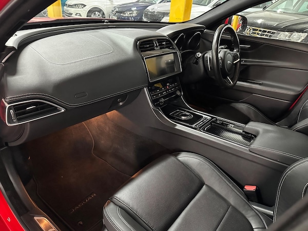Used Jaguar XE 2018 for sale - 75319384: Photo 18