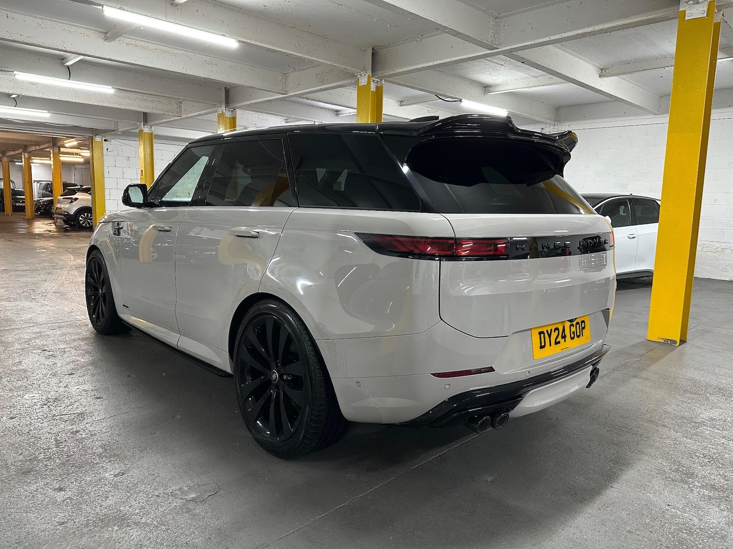 Used Land Rover Range Rover Sport 2024 for sale - 76433380: Photo 4