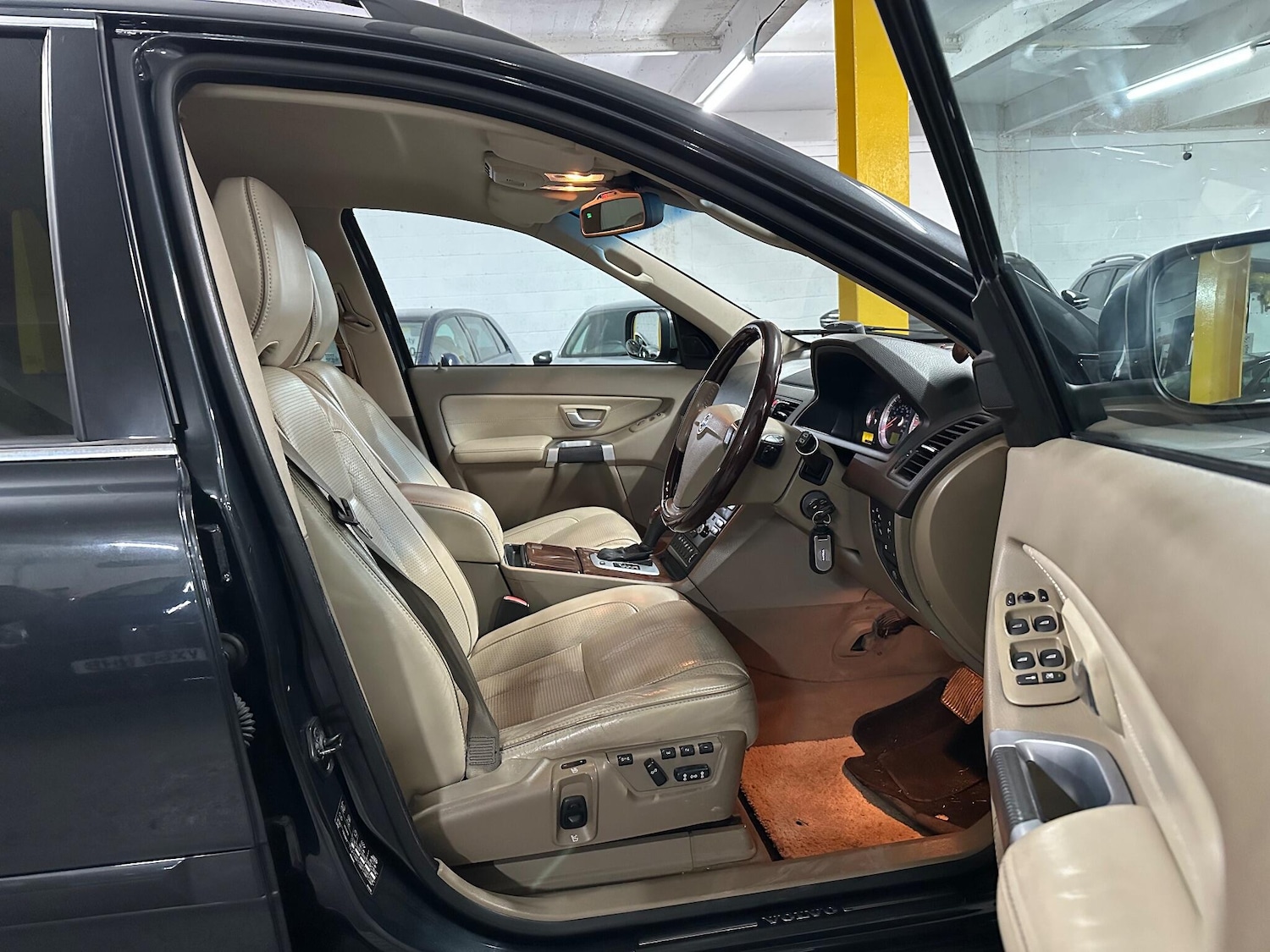 Used Volvo XC90 2011 for sale - 77109192: Photo 11