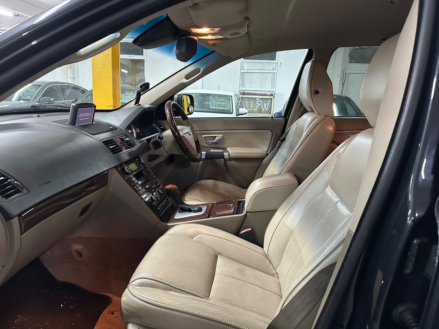 Used Volvo XC90 2011 for sale - 77109192: Photo 15