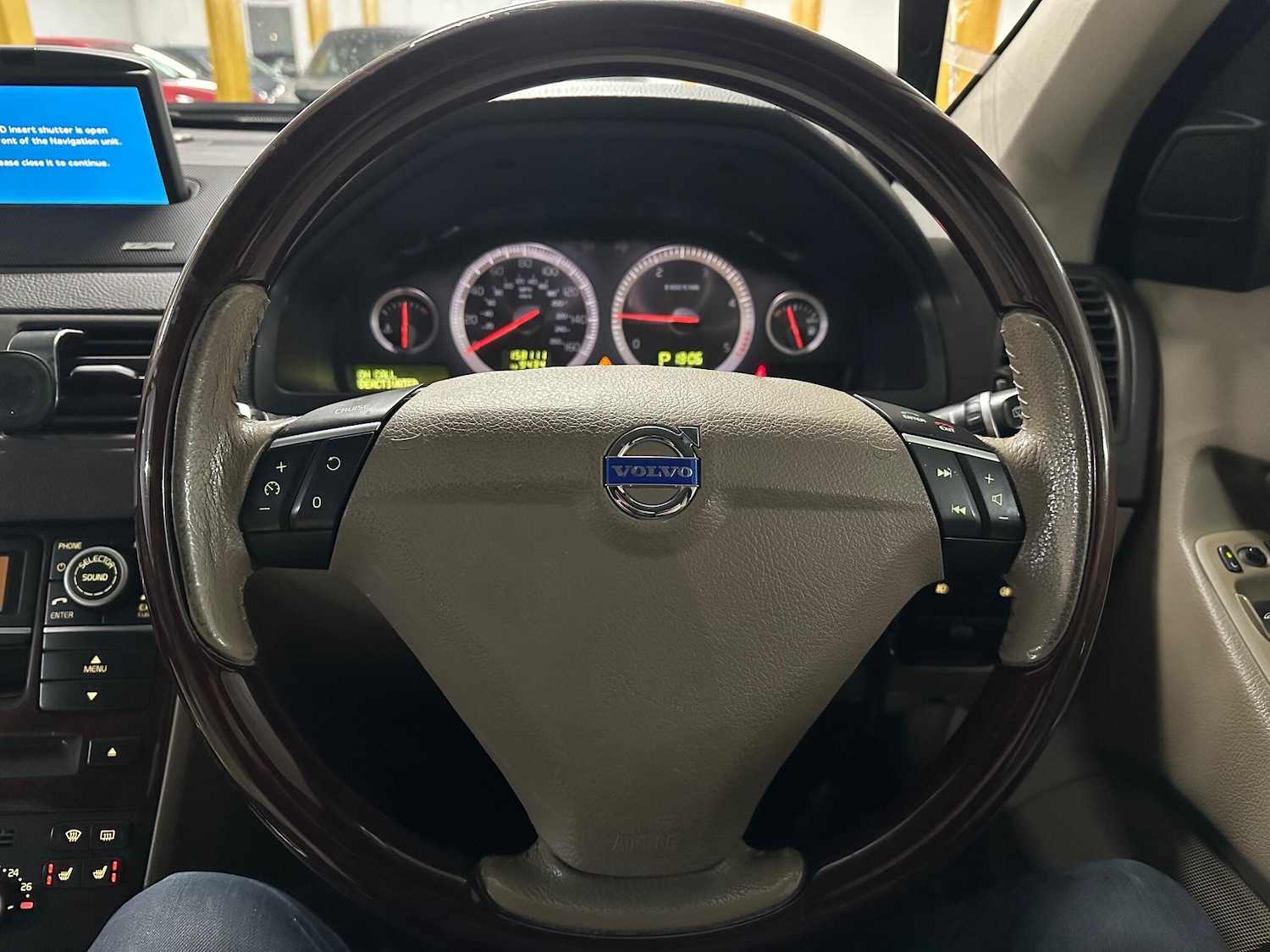 Used Volvo XC90 2011 for sale - 77109192: Photo 32