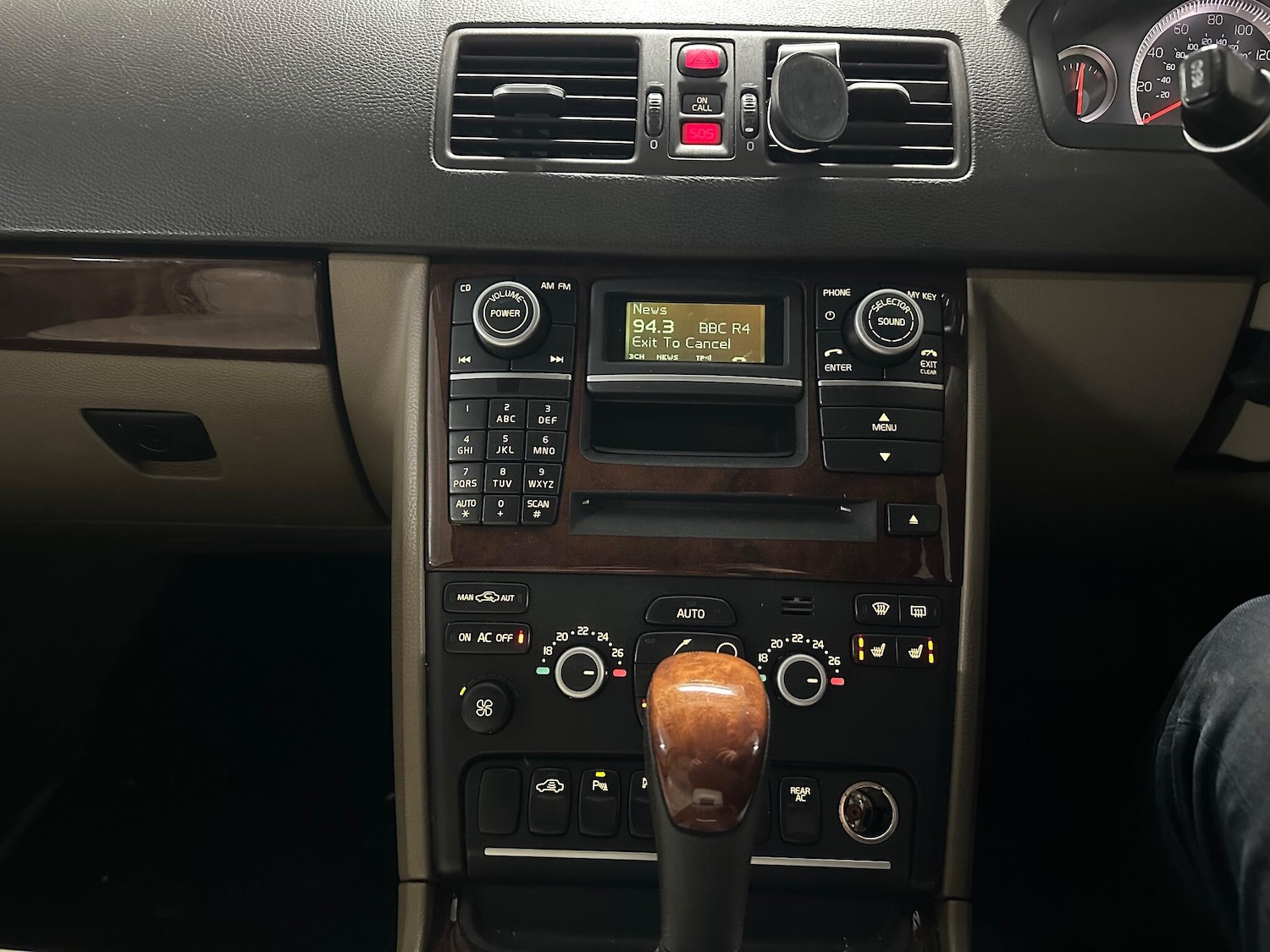 Used Volvo XC90 2011 for sale - 77109192: Photo 33