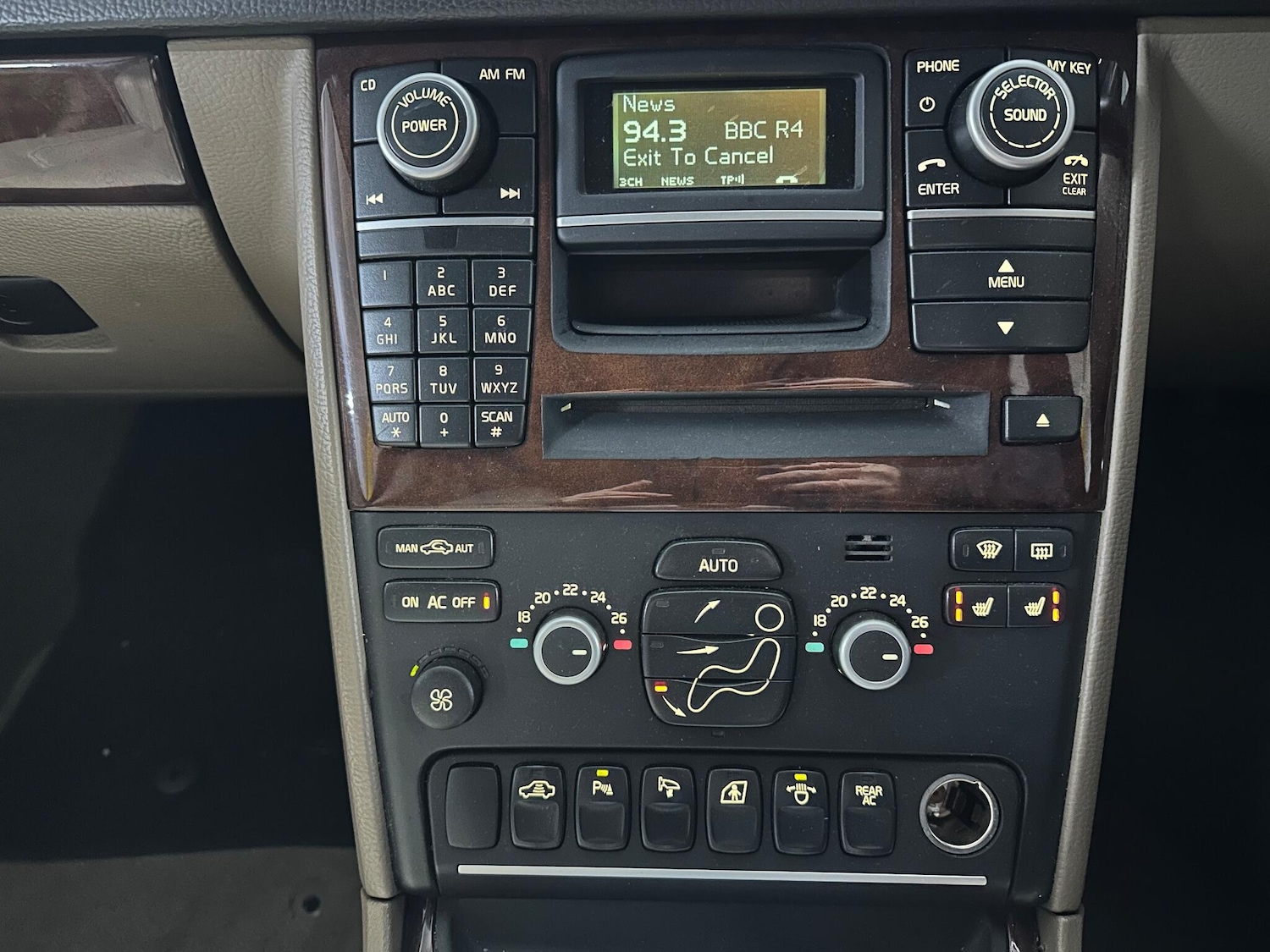 Used Volvo XC90 2011 for sale - 77109192: Photo 34