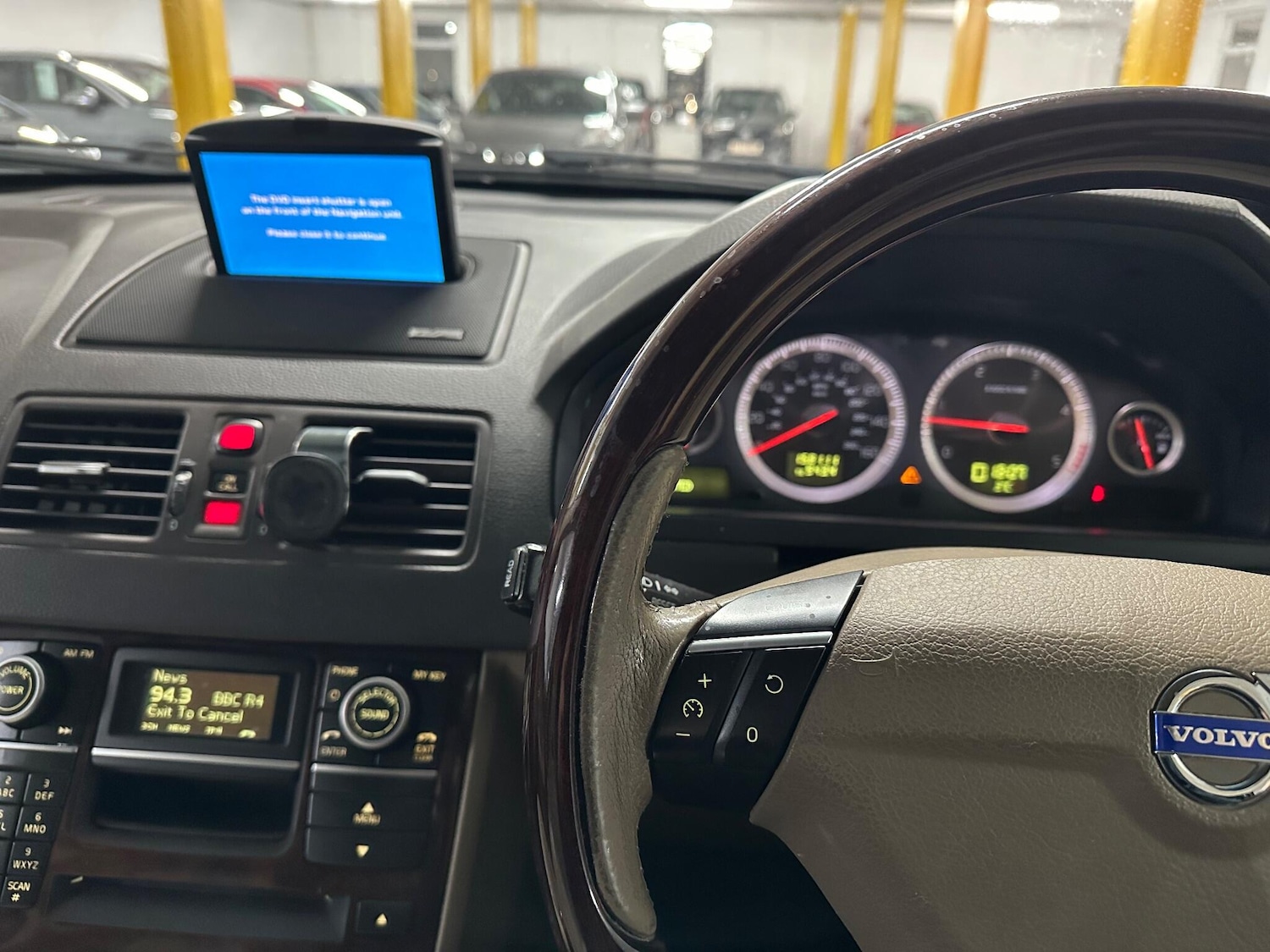 Used Volvo XC90 2011 for sale - 77109192: Photo 36