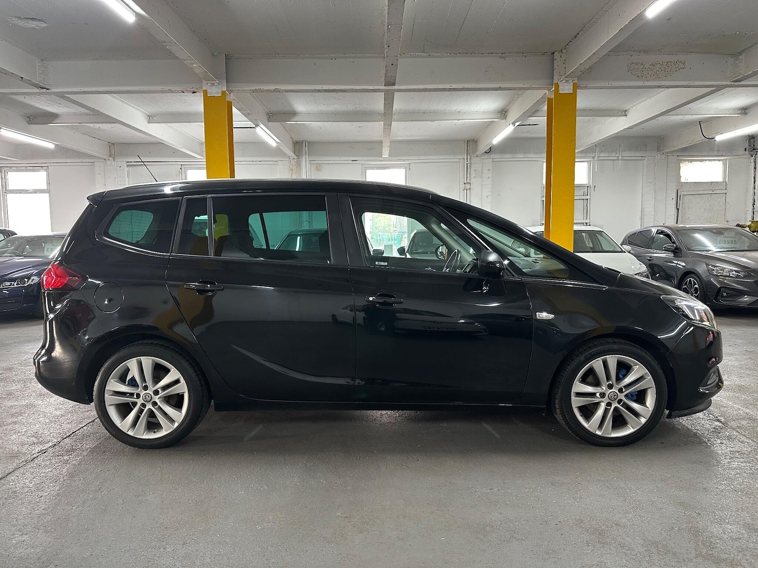 Used Vauxhall Zafira Tourer 2016 for sale - 76307740: Photo 2