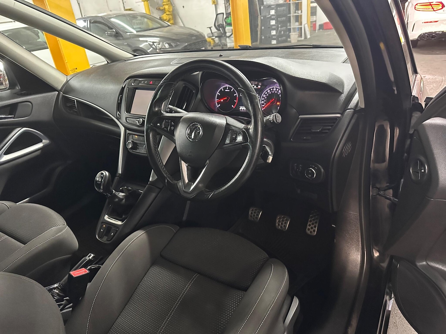 Used Vauxhall Zafira Tourer 2016 for sale - 76307740: Photo 8