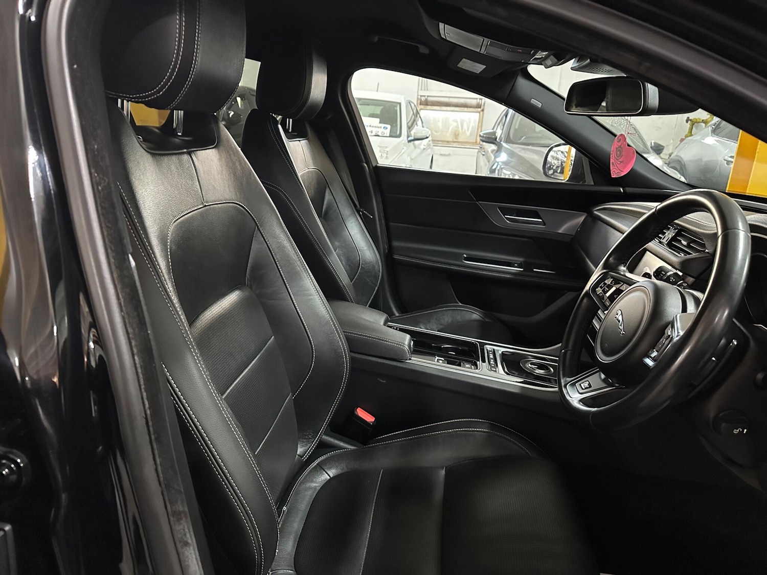 Used Jaguar XF 2016 for sale - 76988296: Photo 11