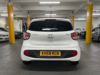 Used Hyundai i10 2018 for sale - 76349056: Photo