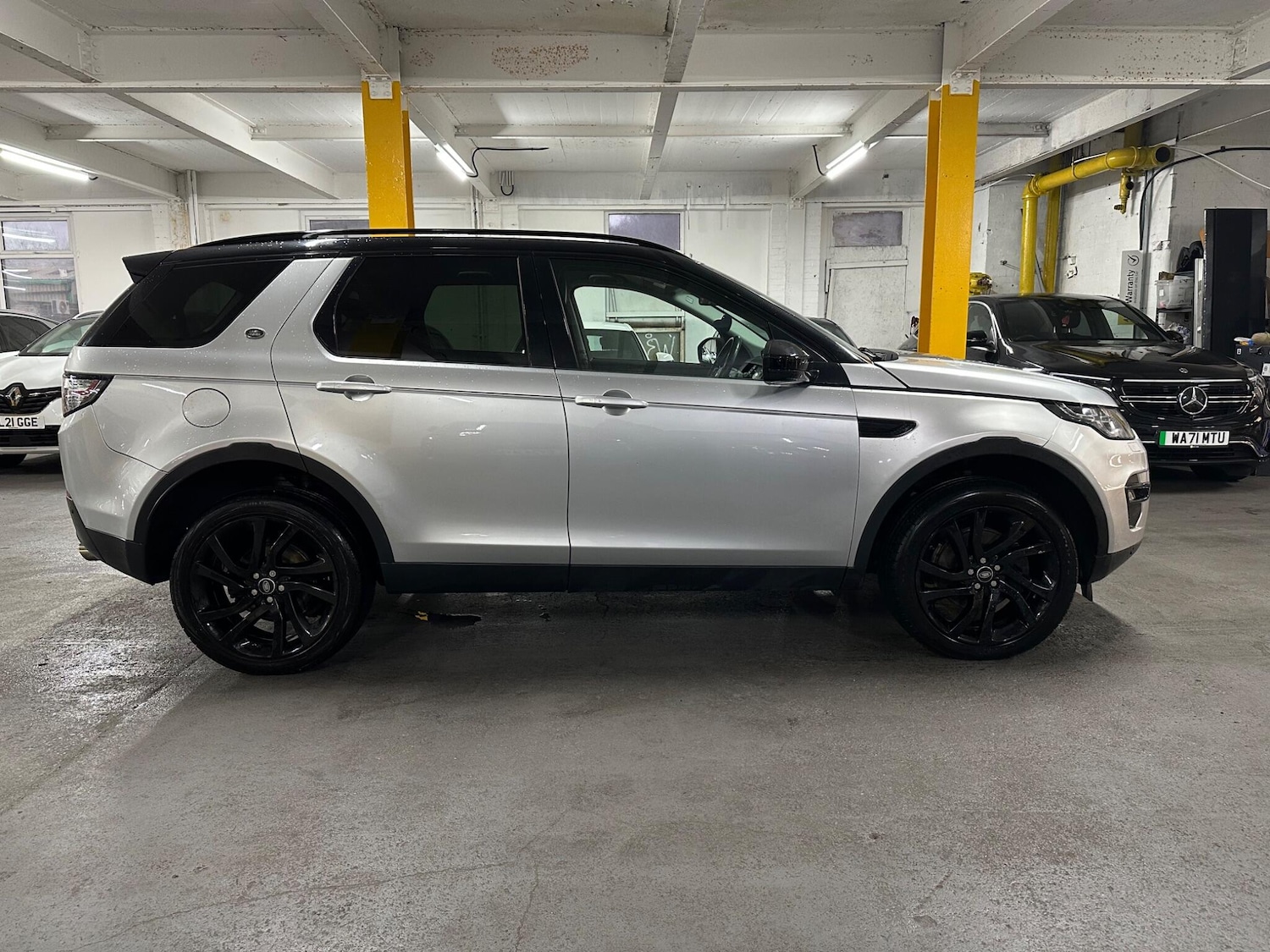 Used Land Rover Discovery Sport 2017 for sale - 77305037: Photo 2