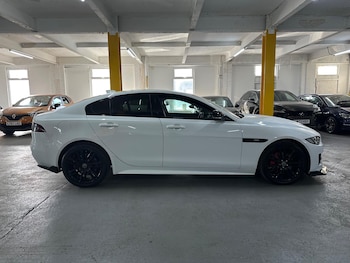 Used Jaguar XE 2019 for sale - 79033762: Photo