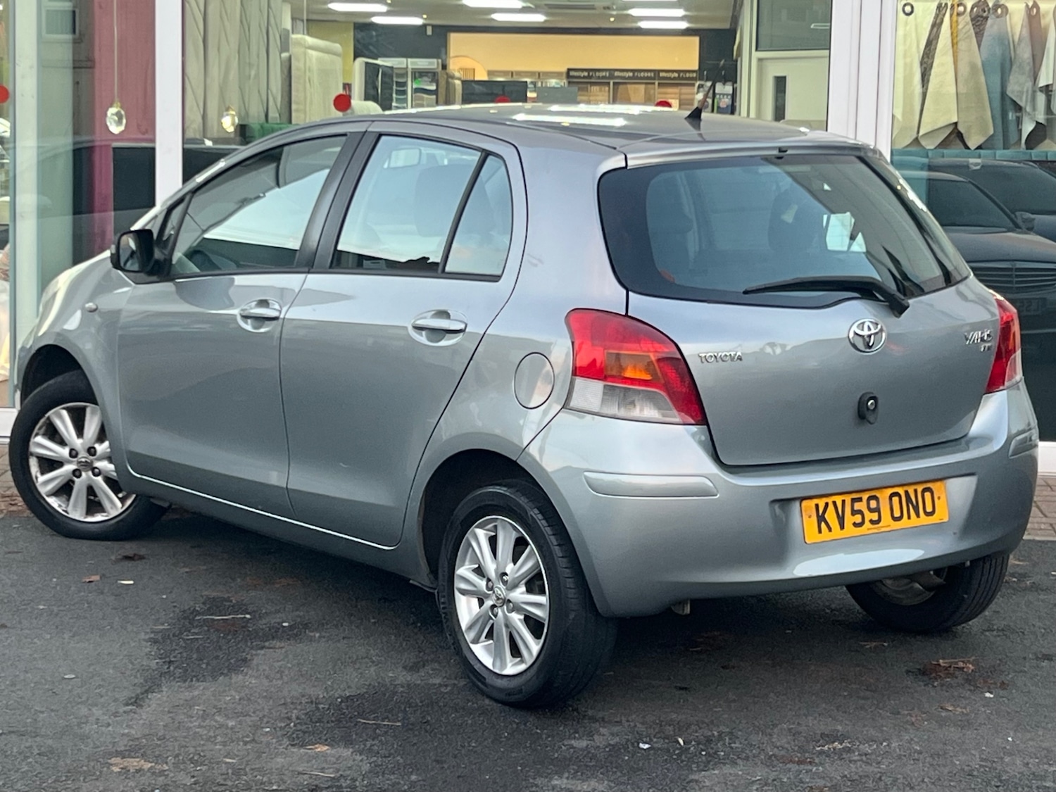 Used Toyota Yaris 2009 for sale - 76627037: Photo 2